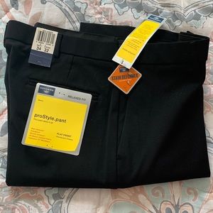 NWT Dockers proStyle Relaxed Fit Size 34-32 Pant